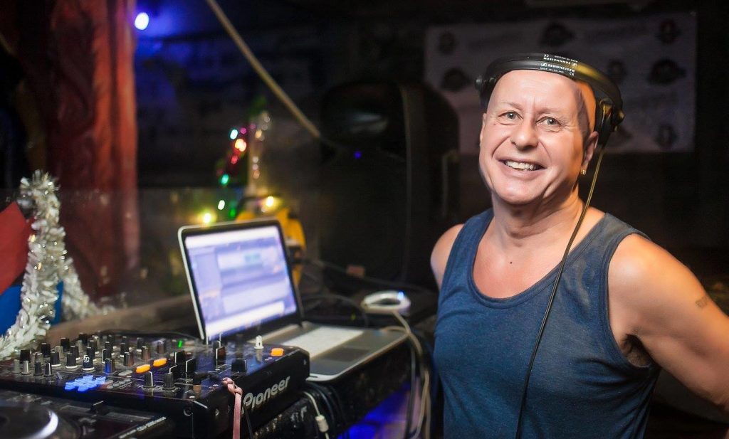 DJ Graham Gold publishes the playlist for ‘Esta La Musica’ 582.
