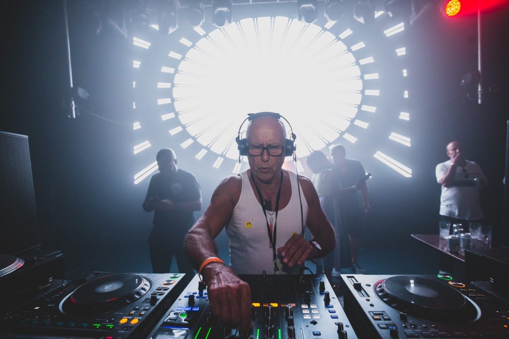 DJ Graham Gold publishes the playlist for ‘Esta La Musica’ 493.