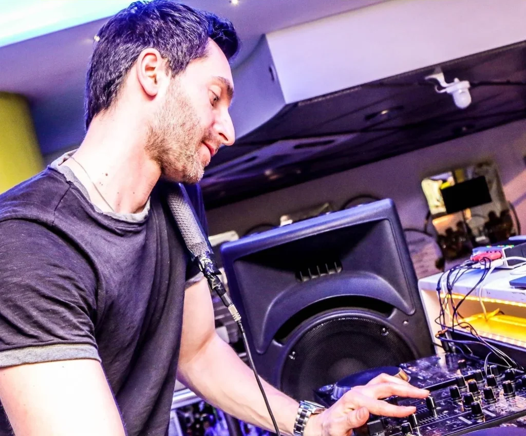 Italian producer and DJ Inve to perform his tenth guest show.