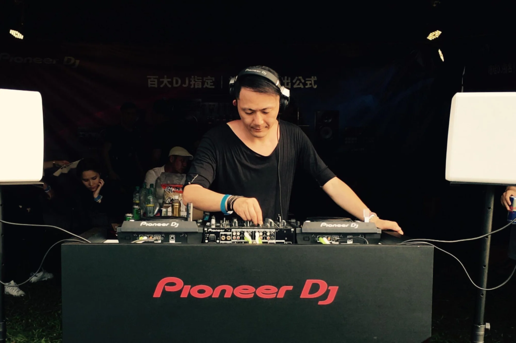 Bicycle Corporation announce DJ Vertigo for Electronic Roots 14