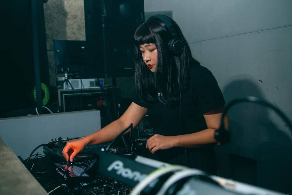 Bicycle Corporation announce DJ Venci for Electronic Roots episode 10