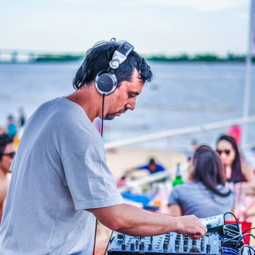 After Hours 692 is hosted by Hypnotised and guest DJ Matias Carafa.