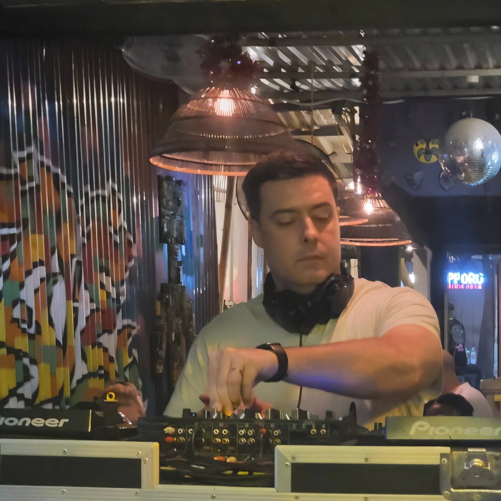 DJ Loxley to start new Drum and Bass show, The Deeper Shades.