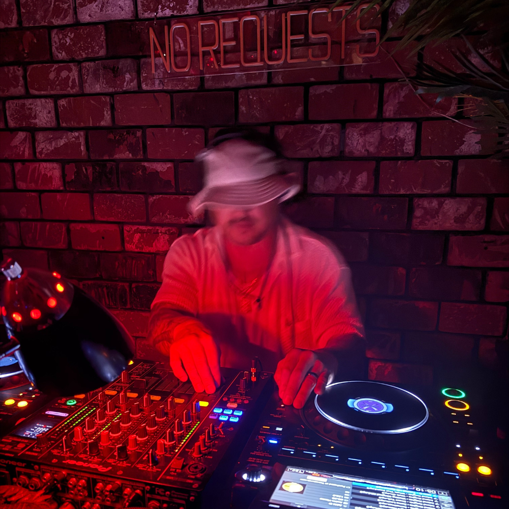 Nocturne is back for Cali’s HouseNation Radio with guest DJ Ed-e.