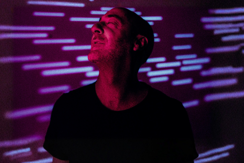 Killian Walsh shares experimental new single ‘Let’s Play Bongos’.
