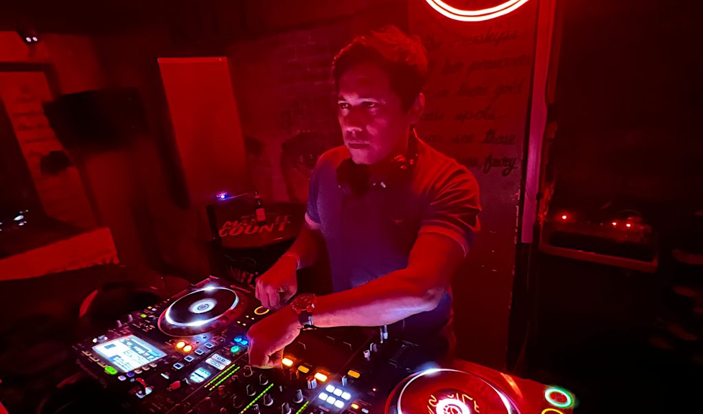 DJ Kafka publishes the tracklist for episode 16.