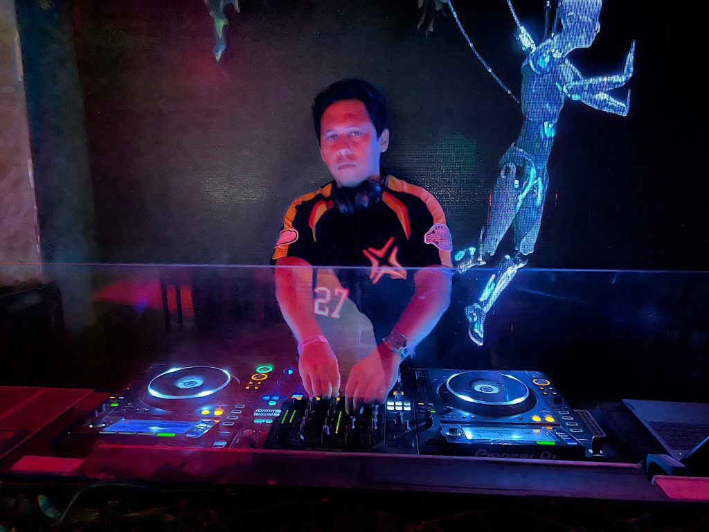 DJ Kafka publishes the tracklist for episode 17.
