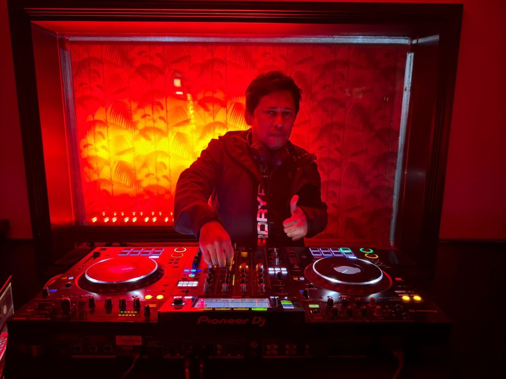 DJ Kafka publishes his track list for episode 21.