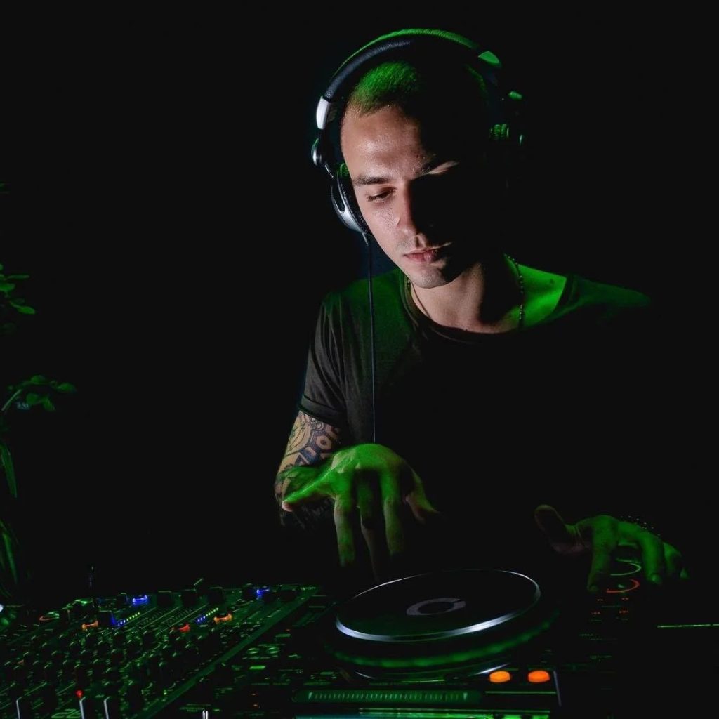 ‘After Hours’ announce host Patrize and guest Fran Bianco for 425.