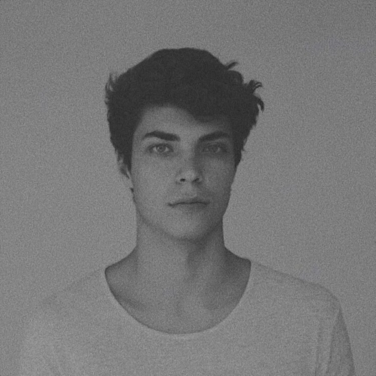 Argentinian DJ and producer Nacho Quaglini in gray scale upper body shot.