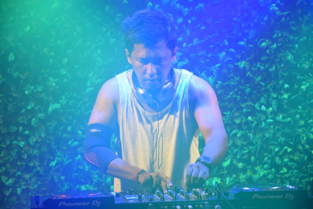 DJ Kafka publishes his track list for episode 23.