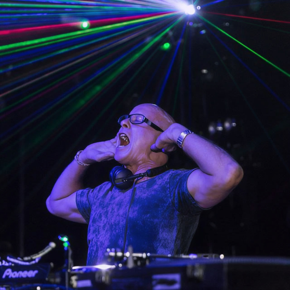DJ Graham Gold publishes the playlist for ‘Esta La Musica’ 557.