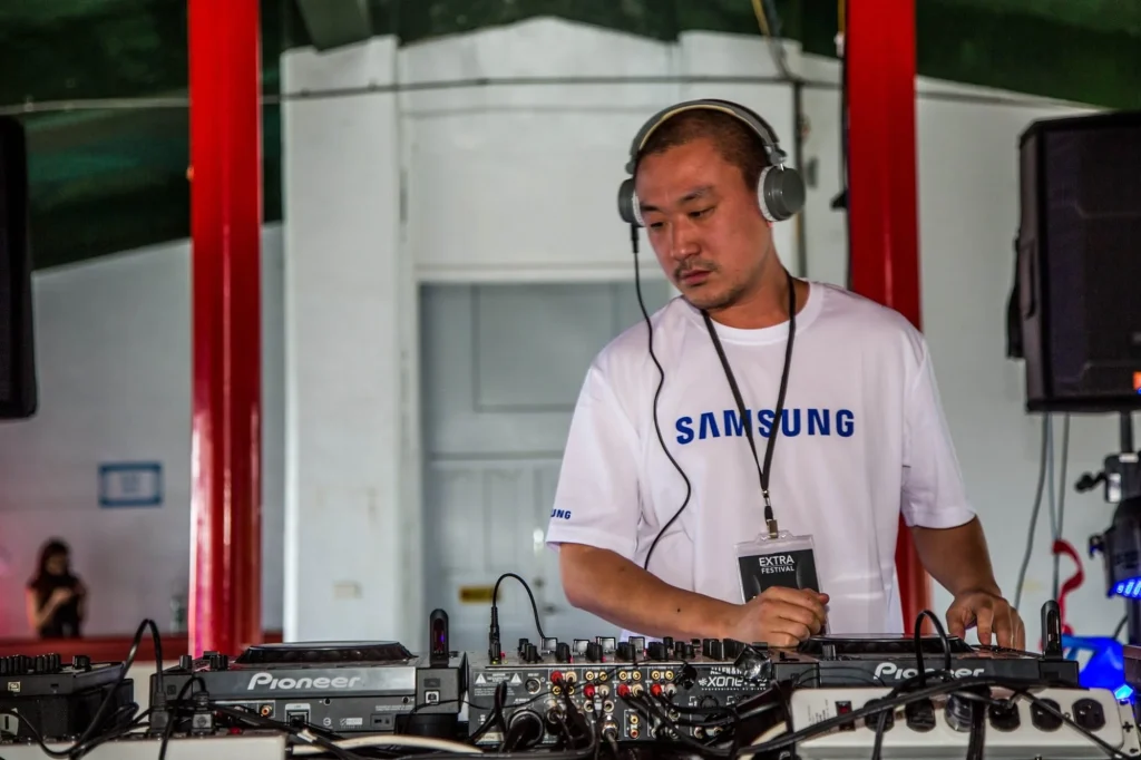Bicycle Corporation announce Murphy Kin a.k.a DJ Lucy for 6th show.