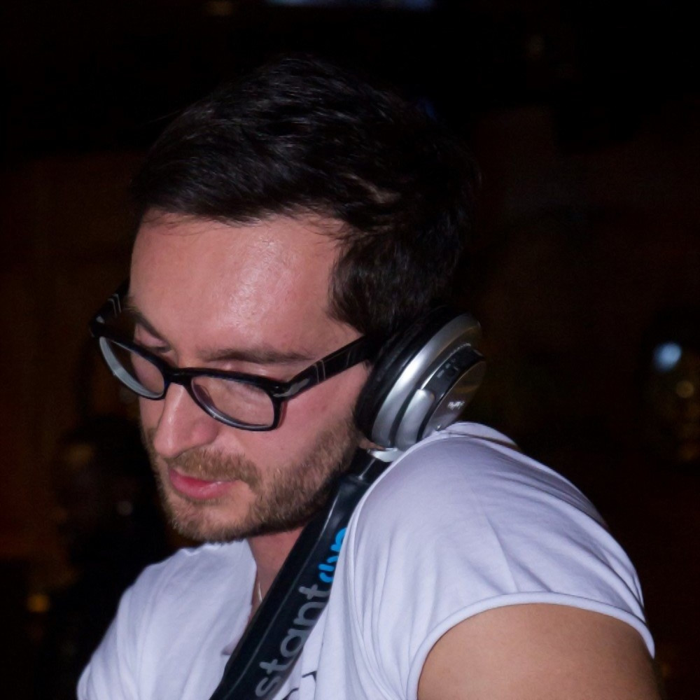 Italian DJ and producer INVE performing at Terzo, colour image.