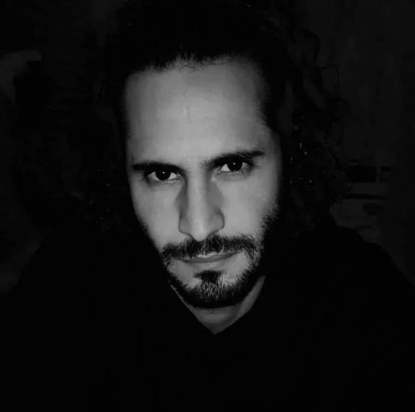 Black-and-white portrait of Tunisian DJ and producer K657, also known as Khalil Abid, representing his Montreal-based Techno sound and RoofTech concept.