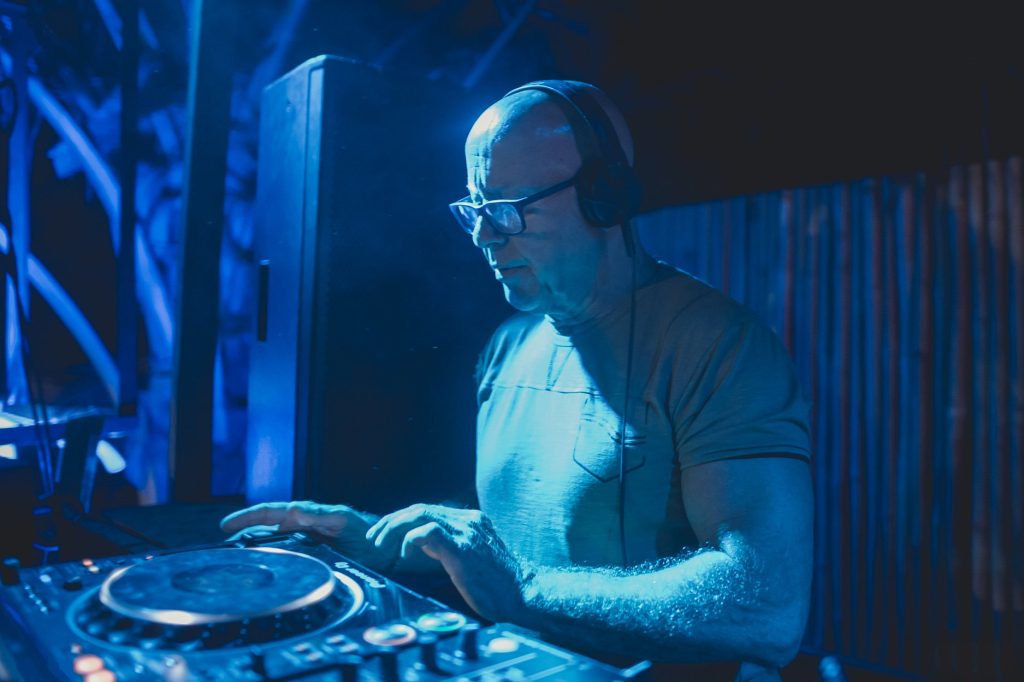 DJ Graham Gold publishes playlist for ‘Esta La Musica’ 527.