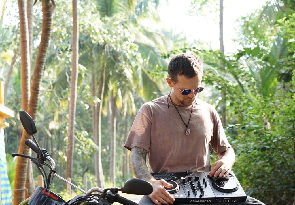 Igor Hush Publishes Playlist For New Show Immersion 04.