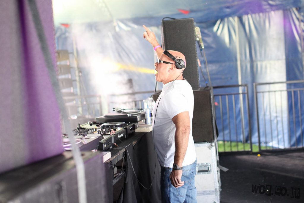 DJ Graham Gold publishes the playlist for ‘Esta La Musica’ 589.