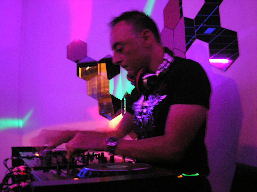 Falso Simulacro to perform his fifth guest show featuring Hiddeminside.