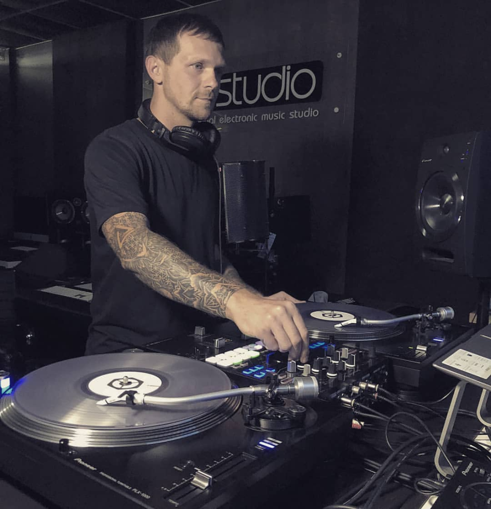 Igor Hush publishes playlist for new show Immersion 16