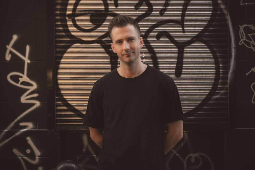 Stefan Rose releases melodic club single ‘Closing In’