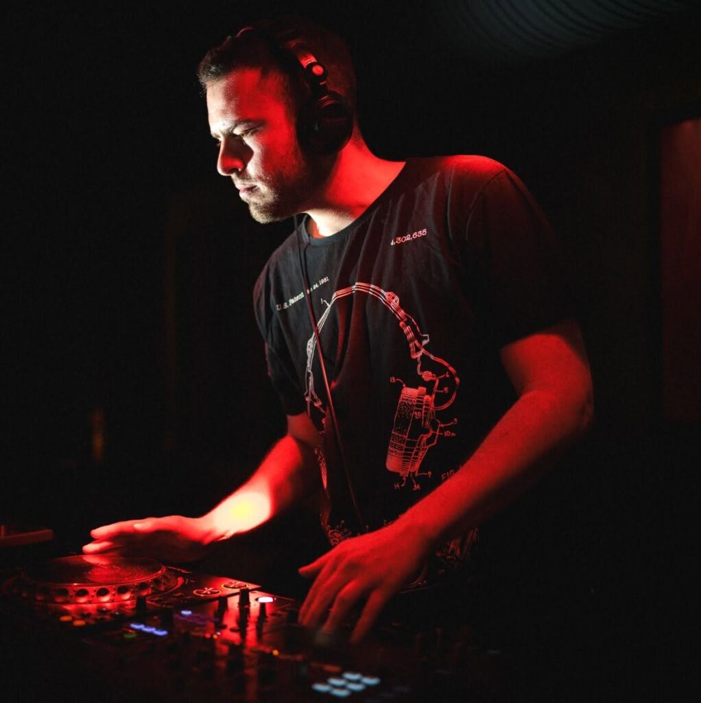 After Hours 746 is hosted by Hypnotised and guest DJ Monty Eden